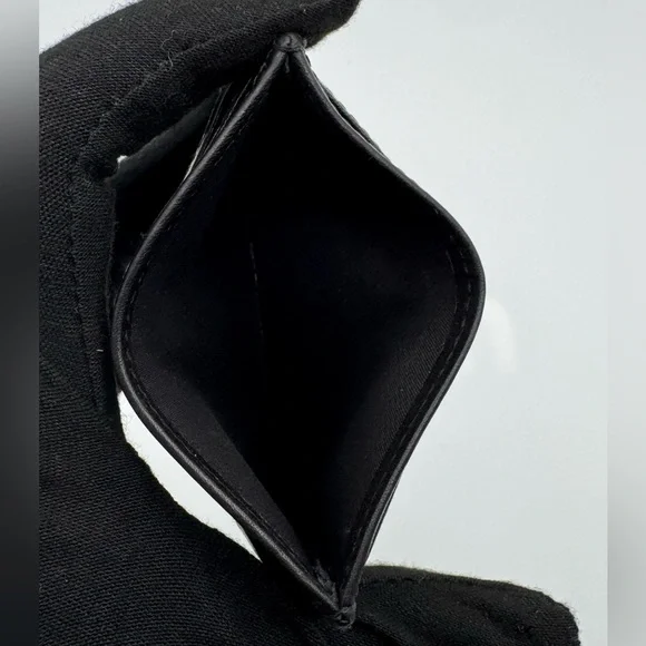 Men’s Wallet Bundle | Gucci, Burberry, Louis Vuitton and Tumi | Good Condition - Picture 7 of 13